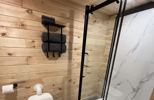 Caraquet Cabina | Le PicBois, Tiny house on the side of the river. Perfect get away to disconnect