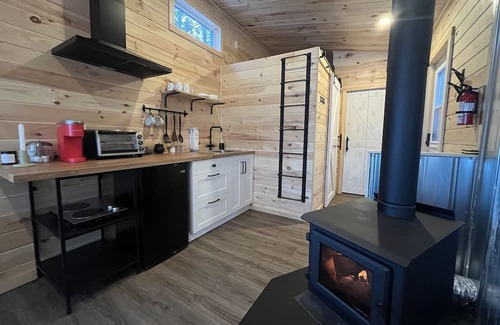 Caraquet Cabina | Le PicBois, Tiny house on the side of the river. Perfect get away to disconnect