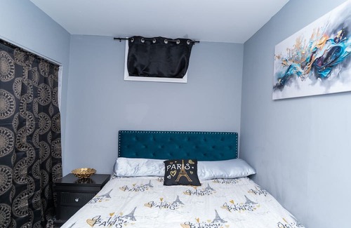 East Mount Airy Apartamento | Newly renovated 2 bedroom apartment
