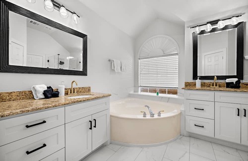 Valley Ranch Casa | Irving Poolside Paradise!