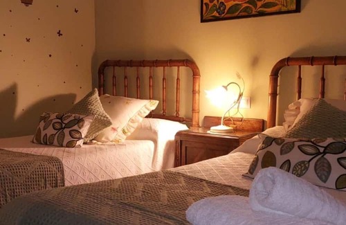 La Pola de Gordon Casa | Holiday Home 'La Cuadra CASA' with Mountain View, Private Terrace and Wi-Fi
