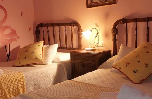 La Pola de Gordon Casa | Holiday Home 'La Cuadra CASA' with Mountain View, Private Terrace and Wi-Fi