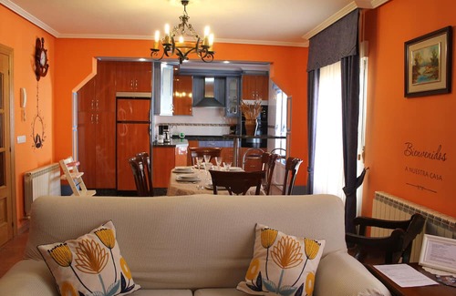 La Pola de Gordon Casa | Holiday Home 'La Cuadra 2' with Mountain View, Shared Terrace and Wi-Fi