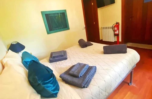 Santa Cruz do Douro Apartamento | Homerez - Studio for 2 ppl. with shared pool and garden at Santa Cruz do Douro