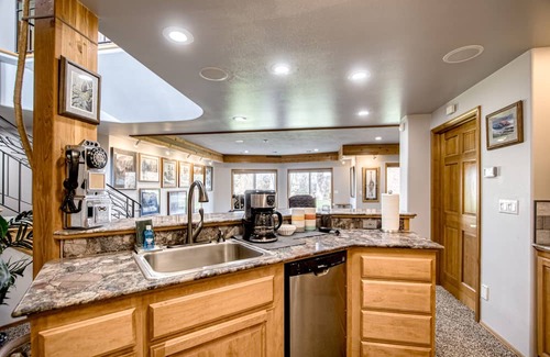 Cheney Casa | Vast countryside house with wide-ranging views, double deck, bar, & fireplaces