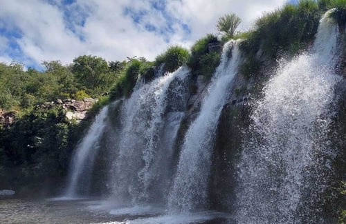 Delfinopolis Cabaña | Comfortable house with swimming pool overlooking the dam.