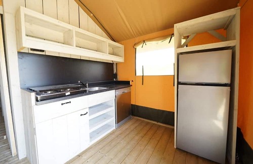 Biddinghuizen Casa | Glampingtent 6 by Interhome