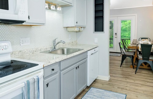 Bloomington Casa | 2 mins to IU sports & Griffy Lake! Ranch retreat w/game room. Pet-friendly!