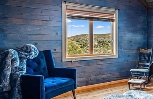 Julian Cabina | cozy Room on a log cabin on the Mountains of Julian.