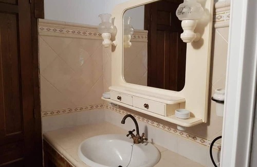 Jimena de la Frontera Casa | Holiday Home 'Casa El Horno' with Mountain View, Private Pool and Wi-Fi