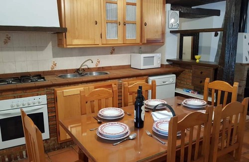 Jimena de la Frontera Casa | Holiday Home 'Casa El Horno' with Mountain View, Private Pool and Wi-Fi