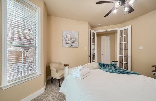 Georgetown Casa | Sycamore Sanctuary | 1 Gig Wi-Fi | Quiet Neighborhood