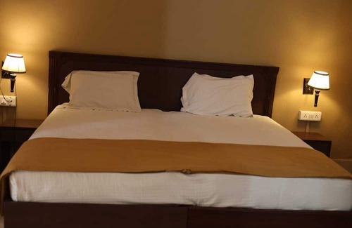 Khajuraho Hotel | OYO HOTEL SHREE KRISHNA JUNGLE RESORT