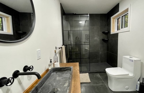 Gore Cabaña | Beautiful brand new cottage in Gore, with spa and private access to Lake Baron