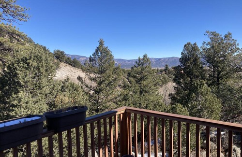 Buena Vista Apartamento | 2BR/3BA Carriage House By Cottonwood Creek