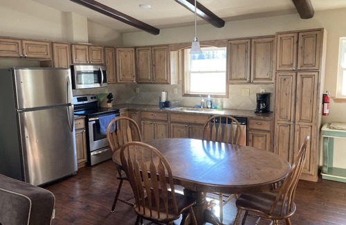 Buena Vista Apartamento | 2BR/3BA Carriage House By Cottonwood Creek