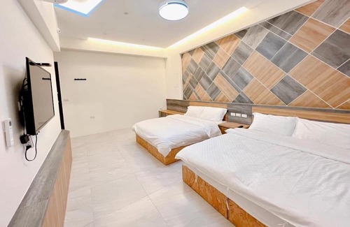 Hualien City Centre Cama Y Desayuno | Kuan Pin Ju station elevator Hostel