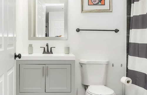 Cape Saint Claire Casa | Spacious basement apartment
