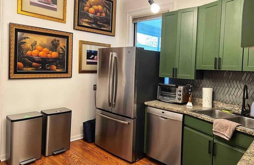 Wrightwood Neighbors Condominio | 7B/3BA Private Unit in Lincoln Park near Wrigley