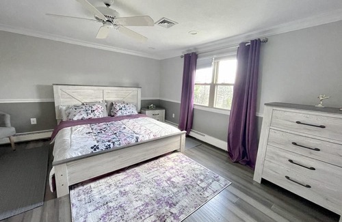 Cranston Casa | Simple, quiet, luxurious 3 floor house minutes from malls and airport