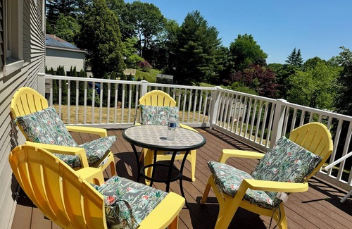 Cranston Casa | Simple, quiet, luxurious 3 floor house minutes from malls and airport
