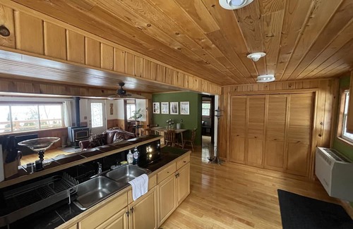 Madawaska Valley Cabaña | Relax in Canadian Nature in our 2 bedroom Cottage on Long Lake