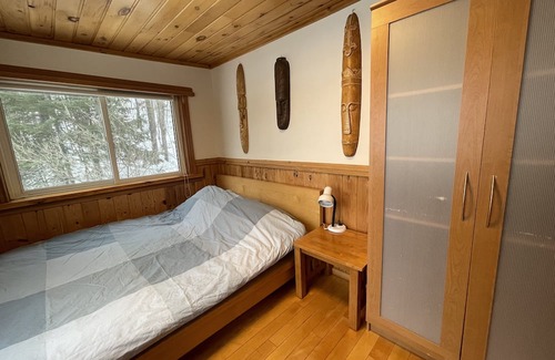Madawaska Valley Cabaña | Relax in Canadian Nature in our 2 bedroom Cottage on Long Lake
