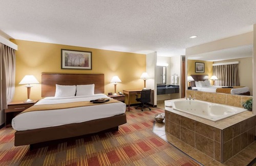 Hebron Casa | Perfect for I-70 Travelers: Stay with Indoor Pool, Hot Tub, and Free Breakfast