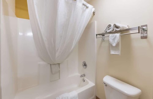 Hebron Casa | Pet-Friendly Stay with Easy I-70 Access, Free Parking, Complimentary Breakfast