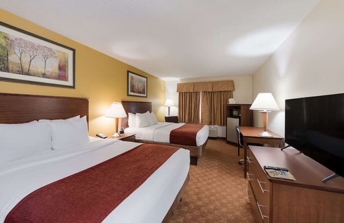 Hebron Casa | Pet-Friendly Stay with Easy I-70 Access, Free Parking, Complimentary Breakfast