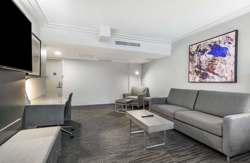 Rockville Casa | Contemporary Suite: Outdoor Pool and Easy I-270 Access