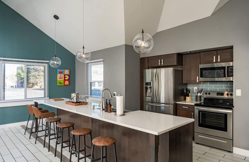 Olde Town Arvada Casa | THE ARVADA ARCADE, OLDE TOWN HISTORIC DISTRICT, HOT TUB