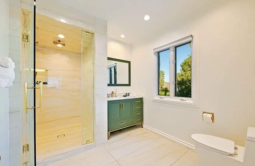 Malibu Casa | Spacious 7-bedroom house with WiFi, AC, fitness room in beautiful Malibu