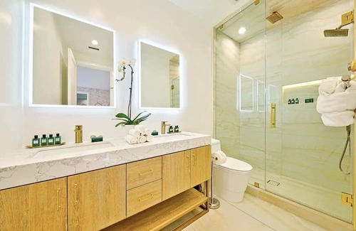Malibu Casa | Spacious 7-bedroom house with WiFi, AC, fitness room in beautiful Malibu