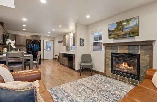 Dover Bay Casa | The Johnson House - 3 Bedrooms, 3 Baths Waterfront Parkside Bungalow