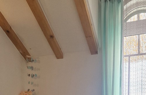 Komiza Apartamento | Cozy 1-bedroom apartment with AC, WiFi, parking, terrace view, laundry