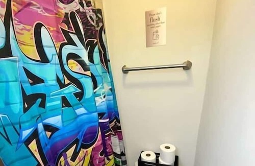 Wynwood Art District Casa | Cozy & Colorful Miami Art Canvas w/HotTub & Murals