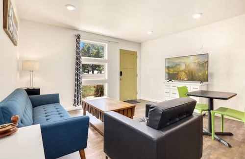 Mountainburg Casa | Bigfoot Hideout - Hotel amenities with a social vibe! Almasty room #3