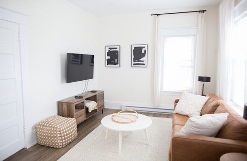 Fredericton Apartamento | This 2 bedroom loft-like apartment is perfect for your visit to downtown Fredericton