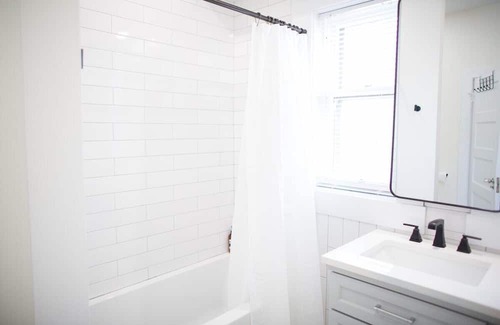 Fredericton Apartamento | This 2 bedroom loft-like apartment is perfect for your visit to downtown Fredericton