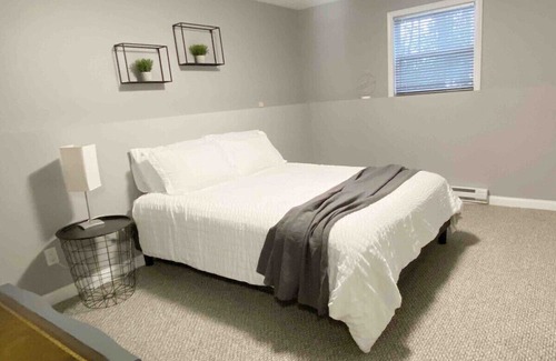 Fredericton Apartamento | This sweet 3 bedroom apartment is located 10 mins outside of town