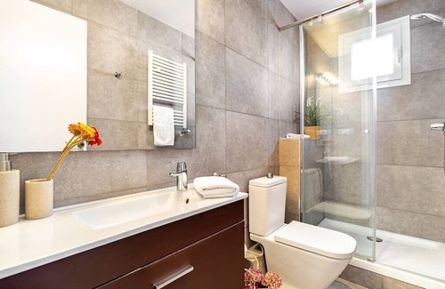 El Guinardo Apartamento | SAGRADA FAMILIA FULLY EQUIPPED TERRACE WIFI/AC/5PP By MyRentalHost
