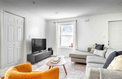 Union City Apartamento | Modern 5BR Oasis: 15 Mins to NYC