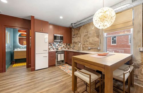 Stone Mountain Historic Village Apartamento | 2 Downtown Boutique Suites; walk to Stone Mtn Park