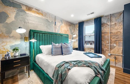 Stone Mountain Historic Village Apartamento | 2 Downtown Boutique Suites; walk to Stone Mtn Park