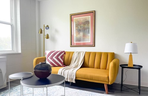 Mount Auburn Apartamento | Sleepover: Vivid 1BD/1BA + Gym -Cincinnati