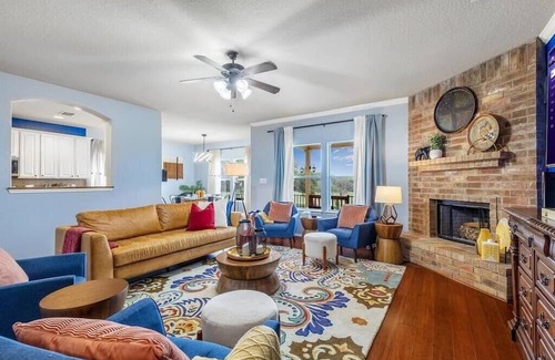 Cibolo Casa | Serene Views~Ideal For Long Stays~Heated Pool