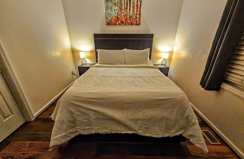 Jacksonville Casa | Luxurious Townhome by Camp Lejeune/Mall