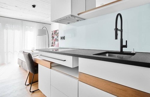 Berg Apartamento | Livisit Bergpartment 28 - Doppelbettzimmer 27 qm - mit Küchenzeile und Bad
