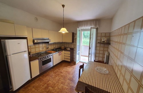 Maglietola Apartamento | Apartment in Monzone with 2 bedrooms sleeps 5